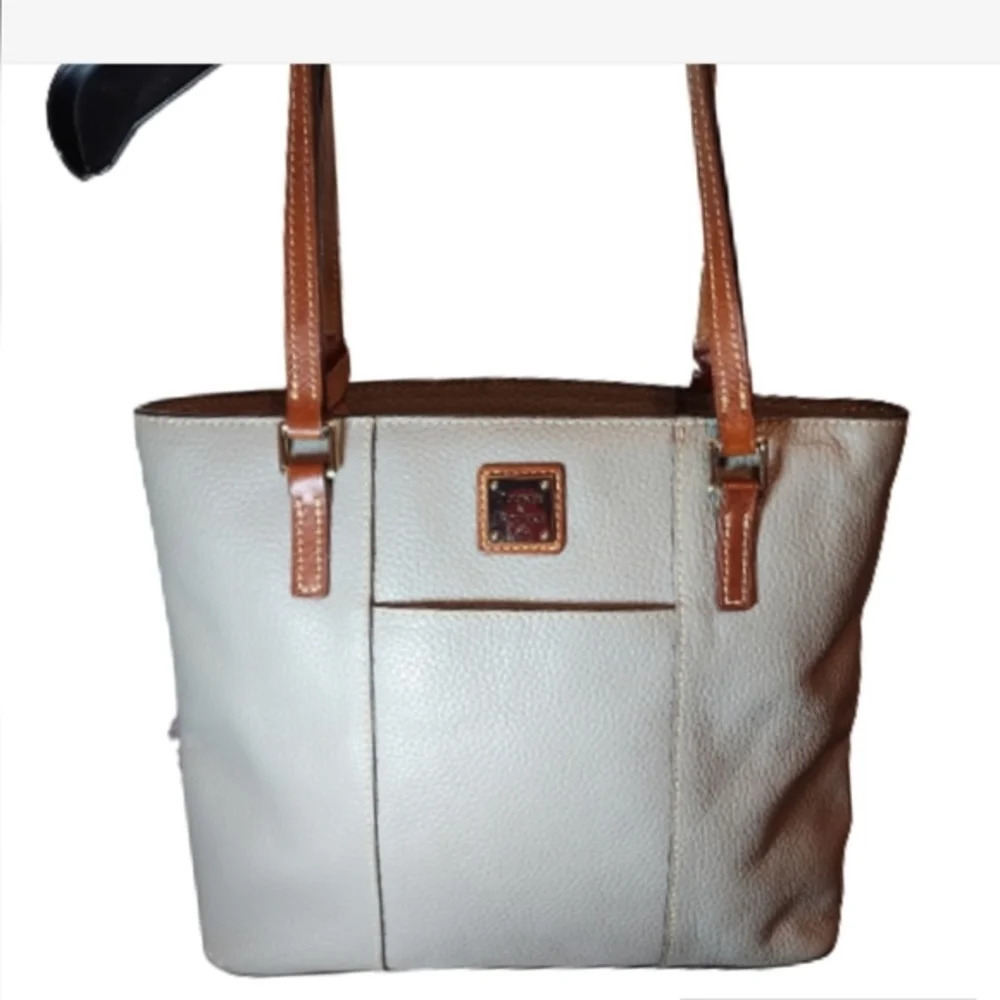 Dooney& Bourke‎ grey Pebbled leather bag